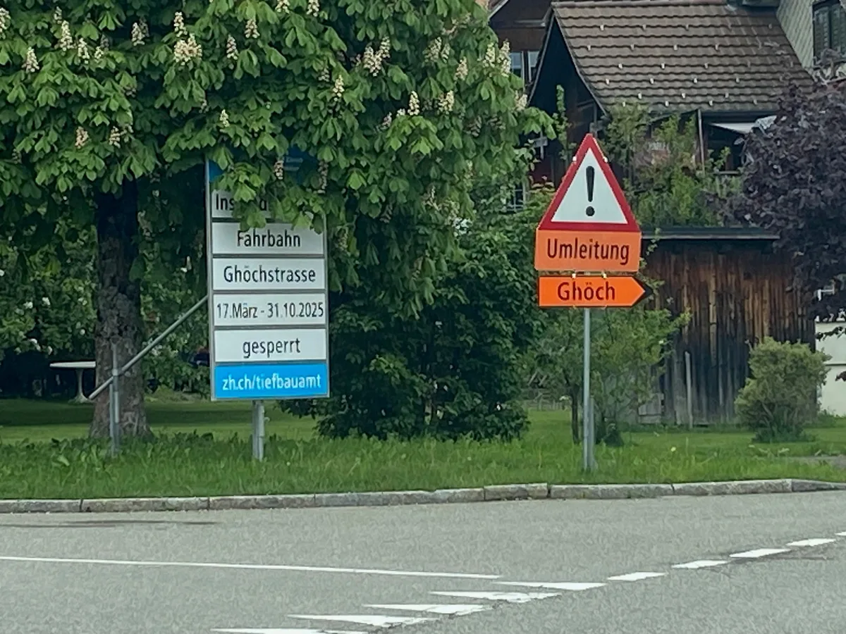 Am Anfang der Ghöchstrasse bei Gibswil wird man weiträumig umgeleitet und würde das Restaurant somit nie erreichen. Eine Strassensanierung führt dazu, dass Gäste verwirrt sind.